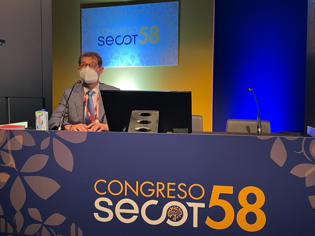 El Dr. Rafael Arriaza en la presentación del nomenclátor de la SECOT